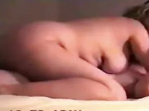 Bébé mignon expérime ...