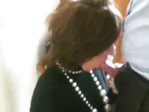 Une milf rousse bais ...
